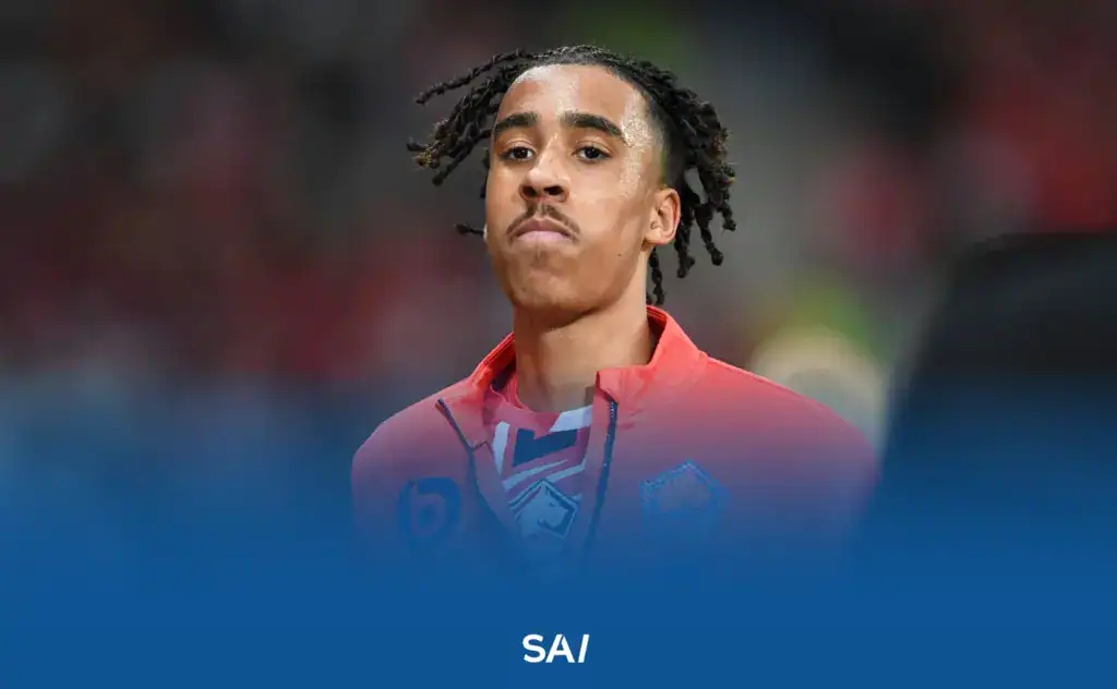 Lenny Yoro con la camiseta del Lille, actualmente representado por Gestifute.