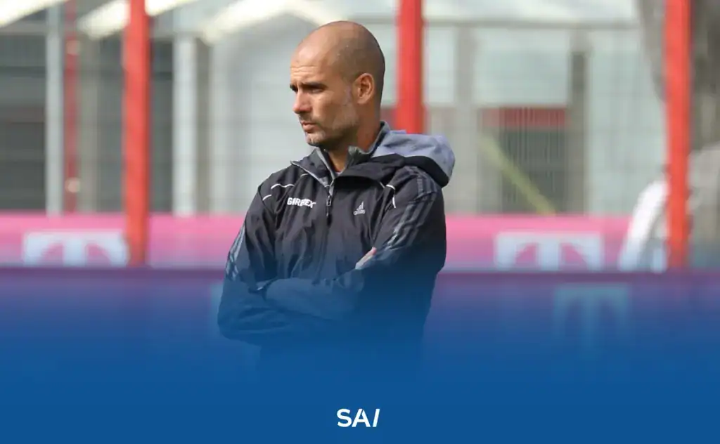 Pep Guardiola, exentrenador representado por Pere Guardiola.
