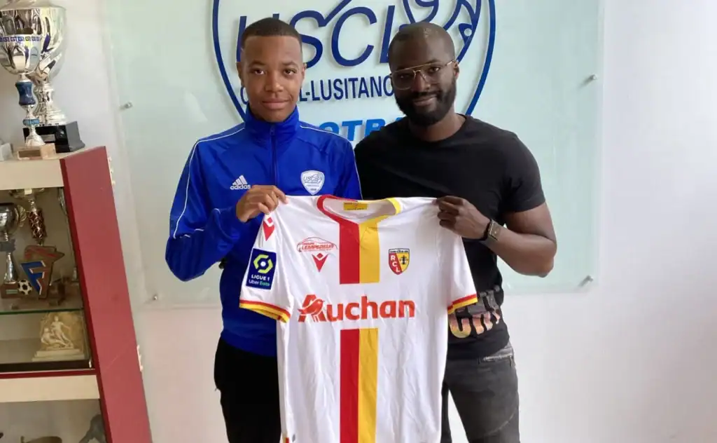 Meet Alhoussein Diallo, who became a player agent after helping a footballer friend!